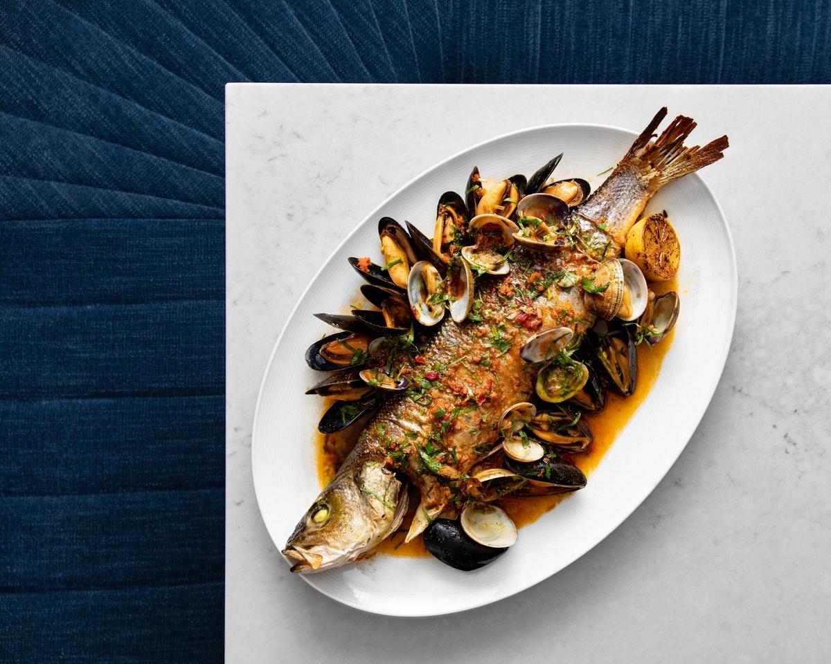 Middle Eight - Covent Garden - Preferred Hotels And Resorts London Exteriör bild A whole turbot prepared with mussels