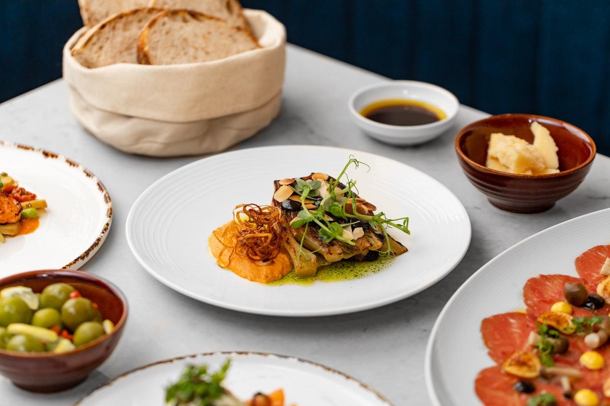 Middle Eight - Covent Garden - Preferred Hotels And Resorts London Exteriör bild A selection of dishes at the restaurant