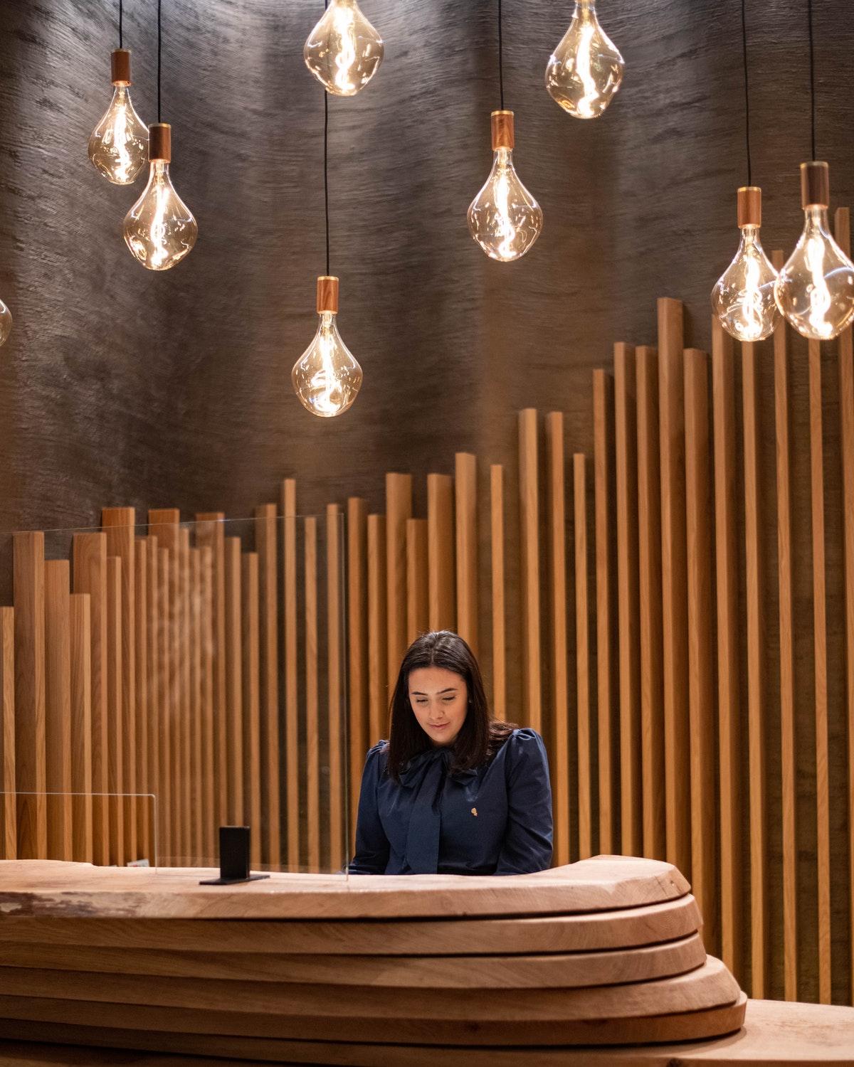 Middle Eight - Covent Garden - Preferred Hotels And Resorts London Exteriör bild A woman praying in a church