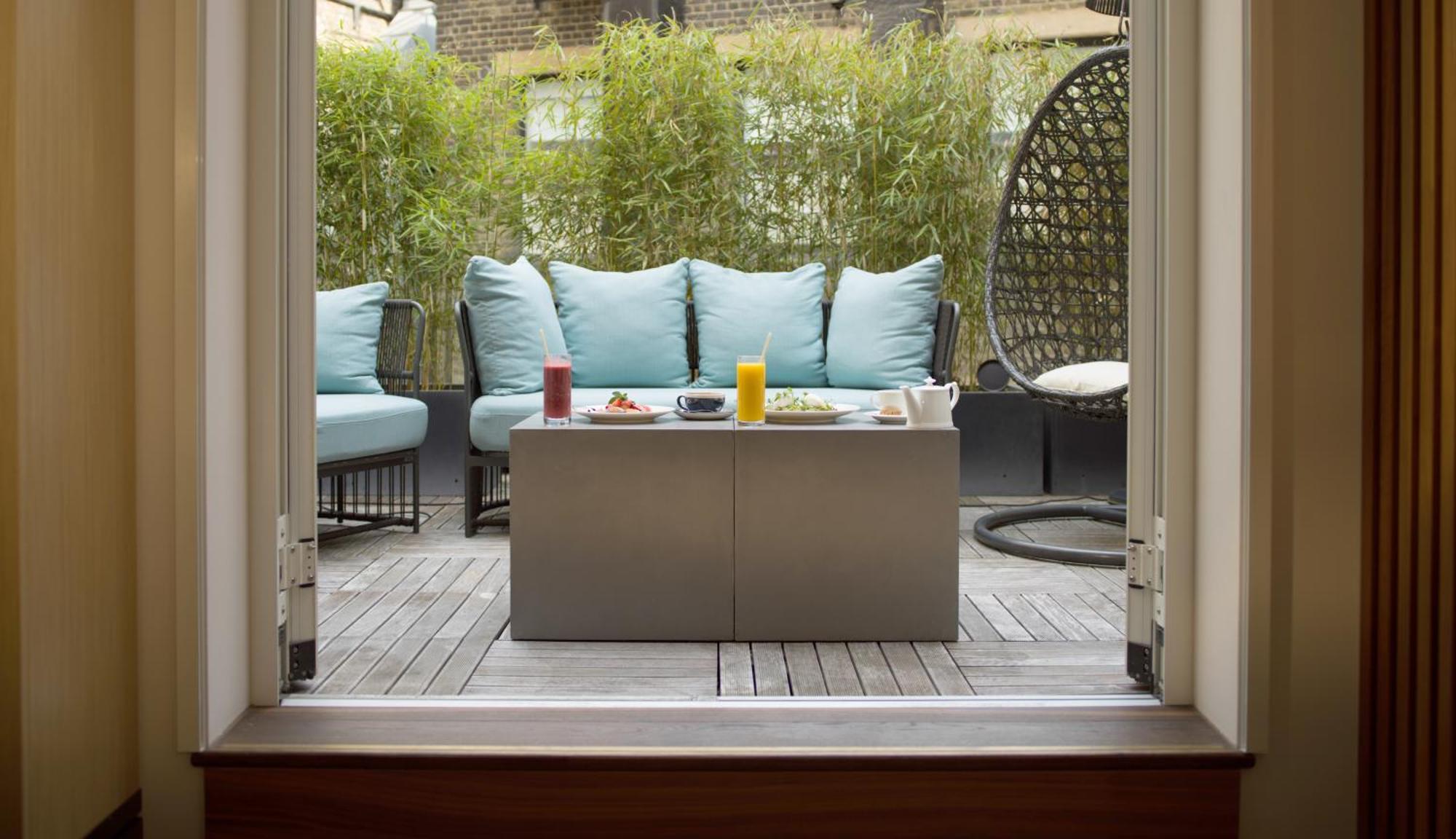 Middle Eight - Covent Garden - Preferred Hotels And Resorts London Exteriör bild A French window